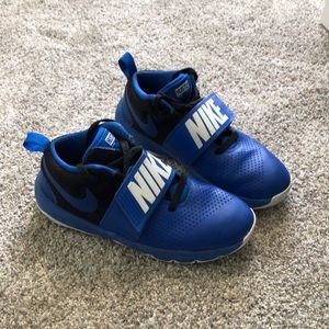 Nike kids basketball shoes size 5.5 Y